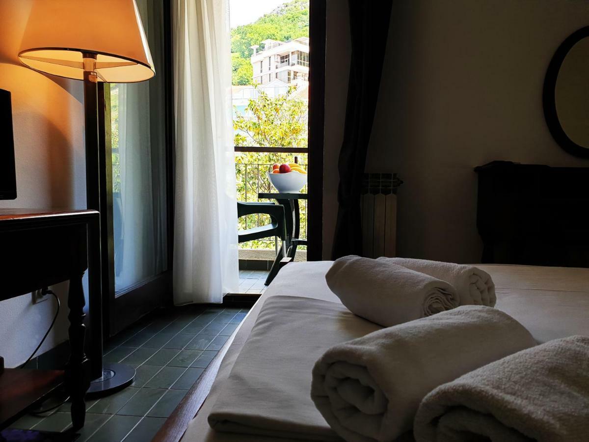 Hotel Sumadija Rafailovici Bečići Esterno foto