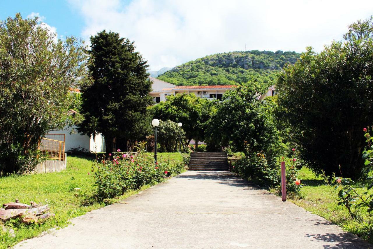 Hotel Sumadija Rafailovici Bečići Esterno foto