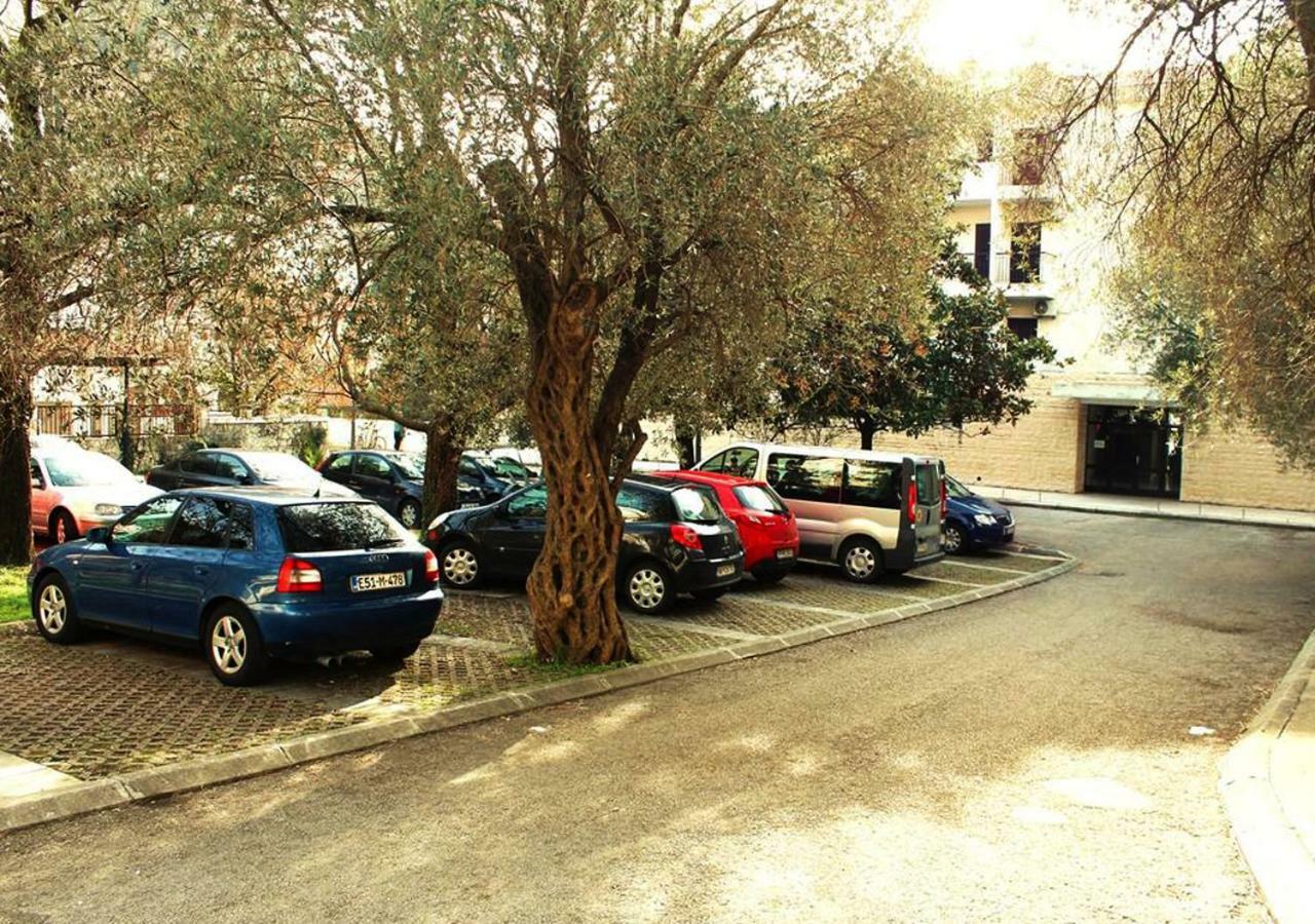 Hotel Sumadija Rafailovici Bečići Esterno foto