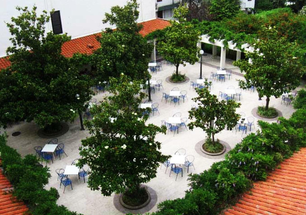 Hotel Sumadija Rafailovici Bečići Esterno foto